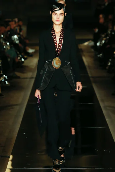 Look 4